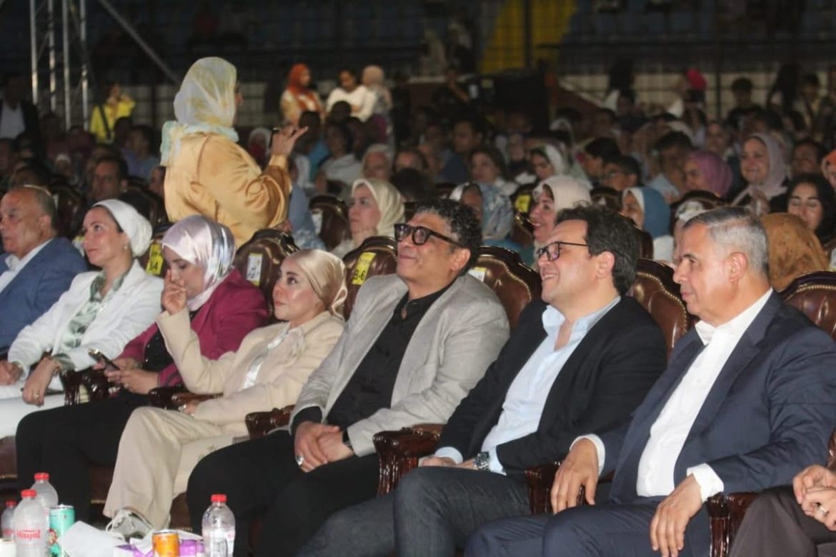 وزير الثقافة ومحافظ الإسكندرية يفتتحان فعاليات المهرجان الصيفي للأوبرا في إستاد الإسكندرية لأول مرة