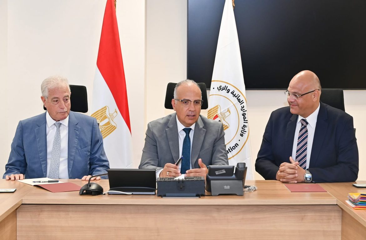 وزير الري: تطوير كورنيش النيل بالقليوبية مع الحفاظ على القطاع المائى لمجرى نهر النيل وزير الري: تطوير كورنيش النيل بالقليوبية مع الحفاظ على القطاع المائى لمجرى نهر النيل