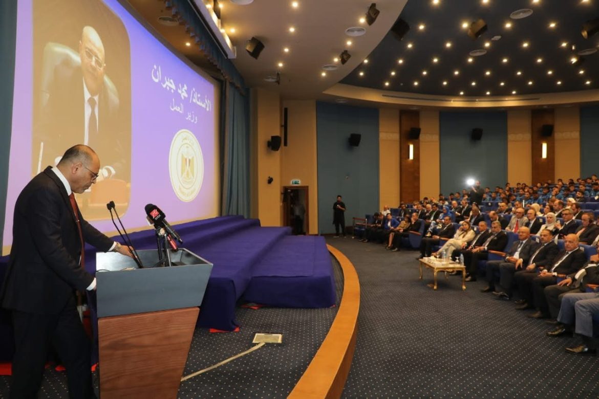 وزير العمل: مدارس السويدي تجربة فريدة تهدف إلى تنمية مهارات الشباب وإعداده لسوق العمل الداخلي والخارجي وزير العمل: مدارس السويدي تجربة فريدة تهدف إلى تنمية مهارات الشباب وإعداده لسوق العمل الداخلي والخارجي