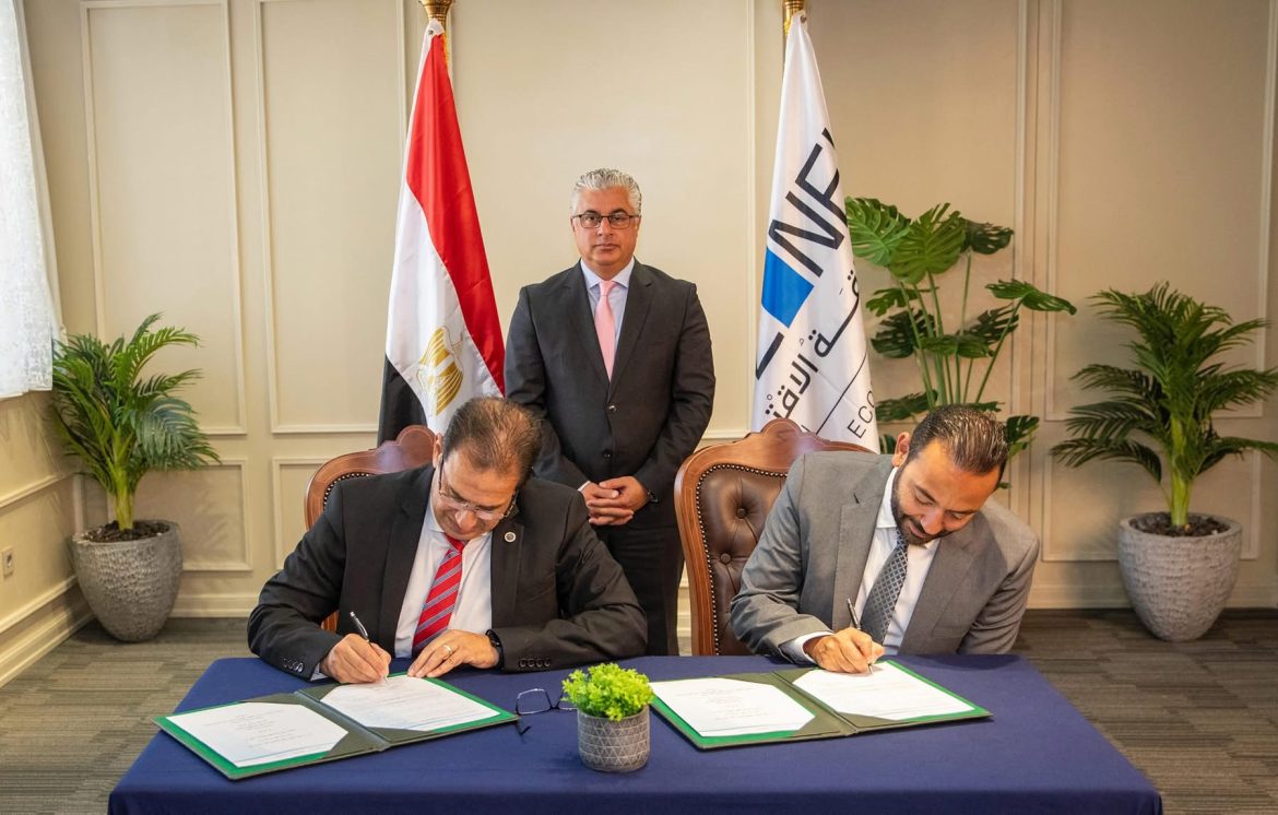 رئيس اقتصادية قناة السويس يشهد توقيع عقد مشروع شركة “CWA” للمنسوجات بالمنطقة الصناعية بالسخنة رئيس اقتصادية قناة السويس يشهد توقيع عقد مشروع شركة “CWA” للمنسوجات بالمنطقة الصناعية بالسخنة