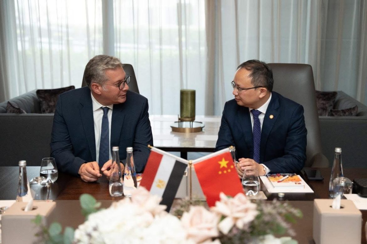 وزارة البترول وUEG توقعان مذكرة تفاهم للتعاون في استكشاف الفرص الاستثمارية وزارة البترول وUEG توقعان مذكرة تفاهم للتعاون في استكشاف الفرص الاستثمارية