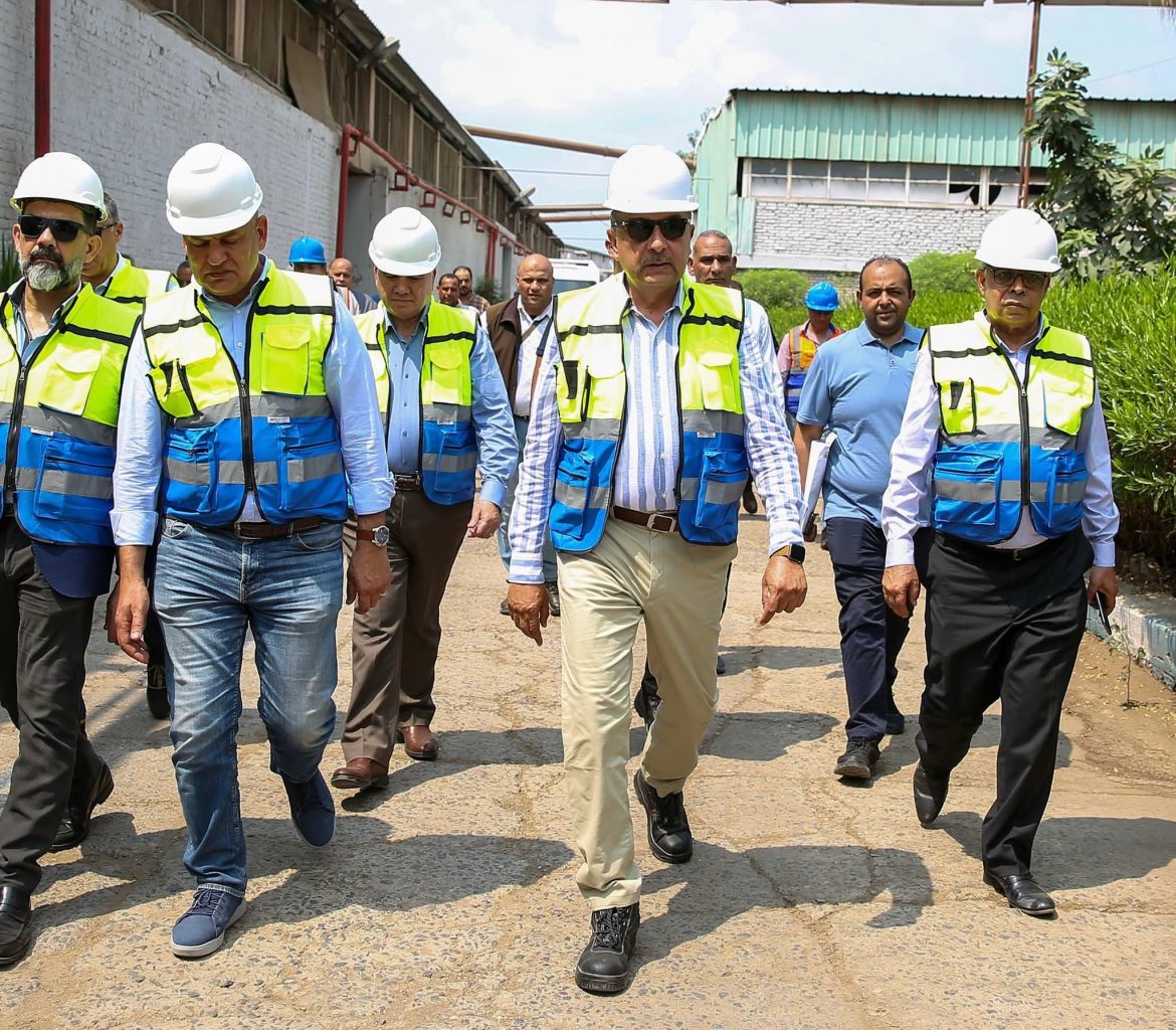 وزير قطاع الأعمال: الكتان المصري ثروة نسعى لتعظيم الاستفادة منها والتكامل مع شركات الغزل والنسيج