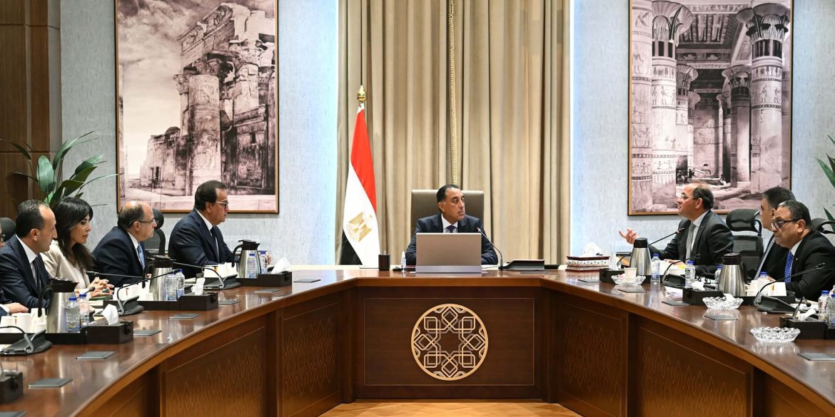 رئيس الوزراء: الحكومة تحرص على نمو صناعة الدواء وتعمل على تعزيز فرص توطينها وجذب الاستثمارات الأجنبية لها