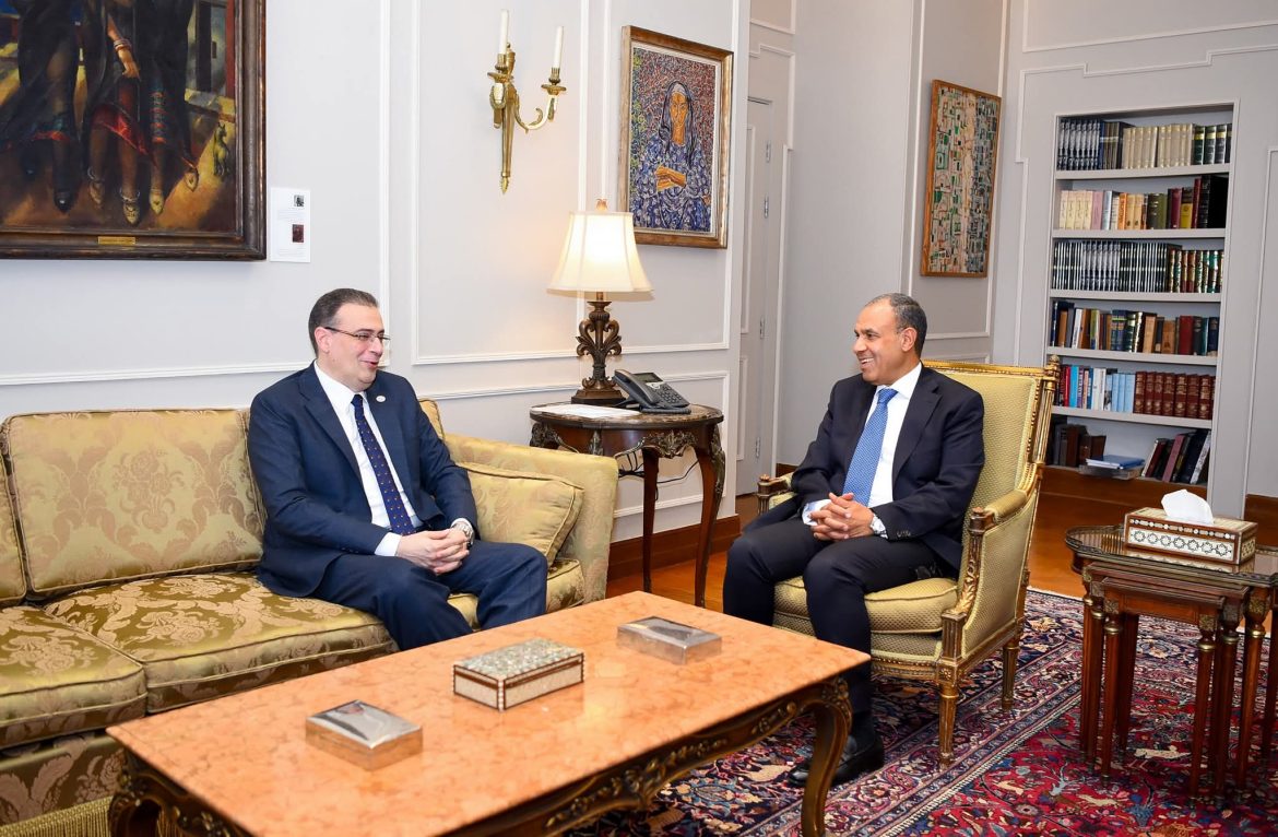 وزير الخارجية يبحث مع رئيس الجهاز المركزي للتنظيم والإدارة سبل تعزيز التعاون في مجالي التدريب والإصلاح الإداري