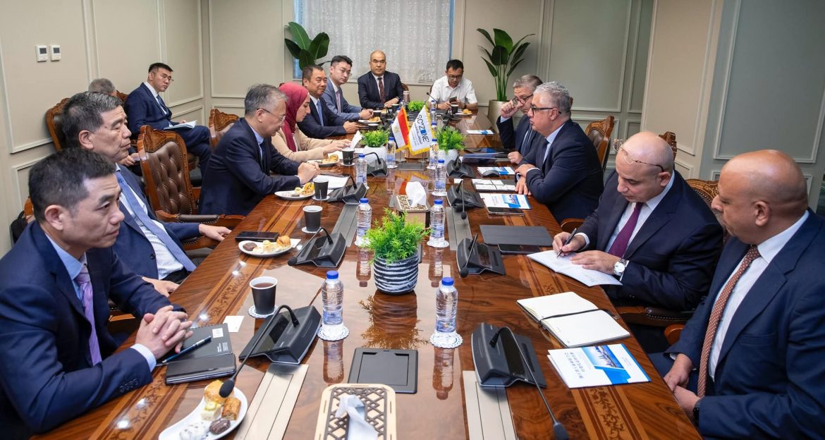 اقتصادية قناة السويس تستقبل وفد اتحاد الصناعة والتجارة ZFIC بمقاطعة شيجيانج الصينية