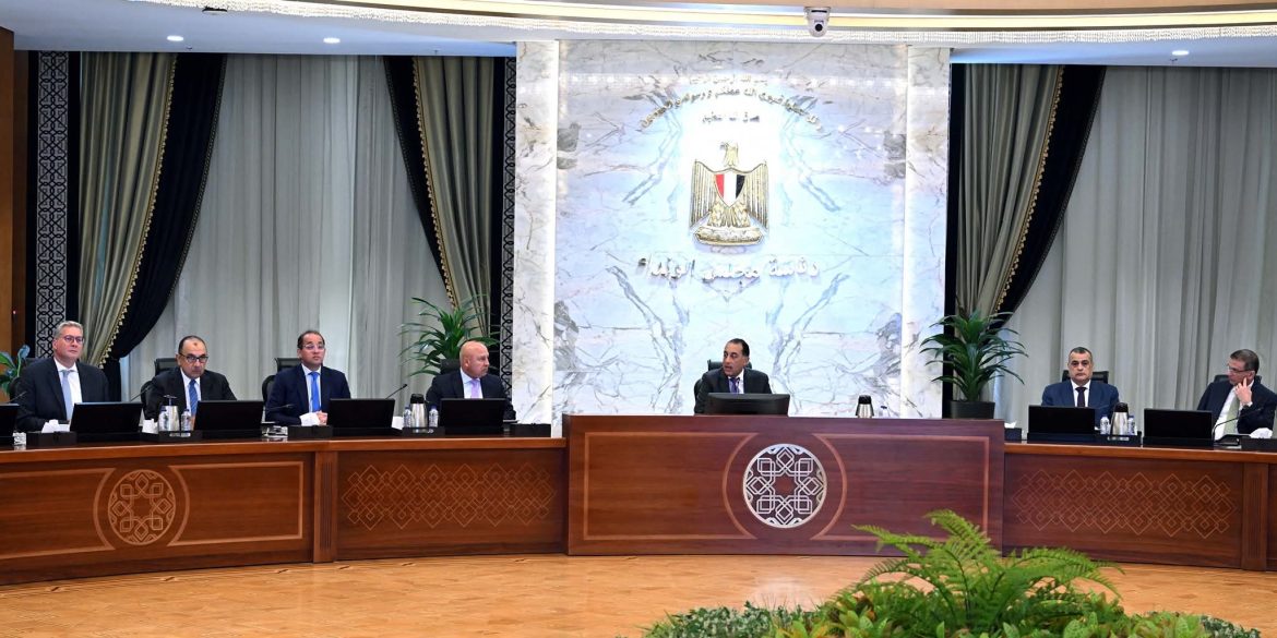 رئيس الوزراء يتابع جهود النهوض بصناعة الأسمدة الزراعية في مصر والمنظومة الخاصة بتداولها