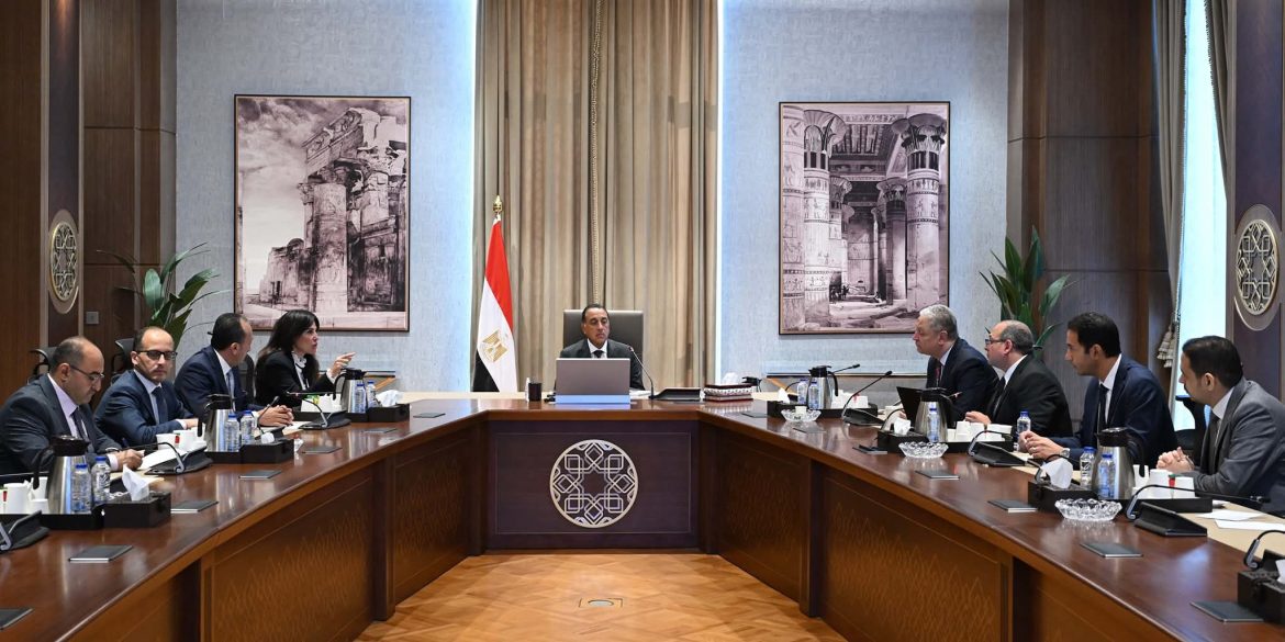 رئيس الوزراء يتابع مستجدات الموقف التنفيذي لمشروعات المبادرة الرئاسية حياة كريمة
