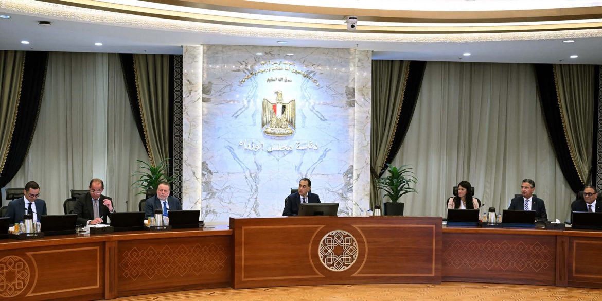 رئيس الوزراء يترأس اجتماع المجموعة الوزارية الاقتصادية رئيس الوزراء يترأس اجتماع المجموعة الوزارية الاقتصادية