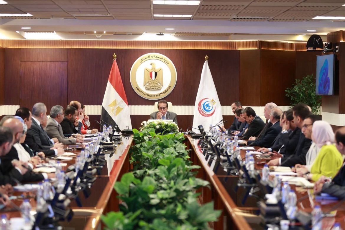 وزير الصحة يوجه بتسريع الاستجابة لاحتياجات المرضى ومتابعة نظام التقييم الدوري للعاملين
