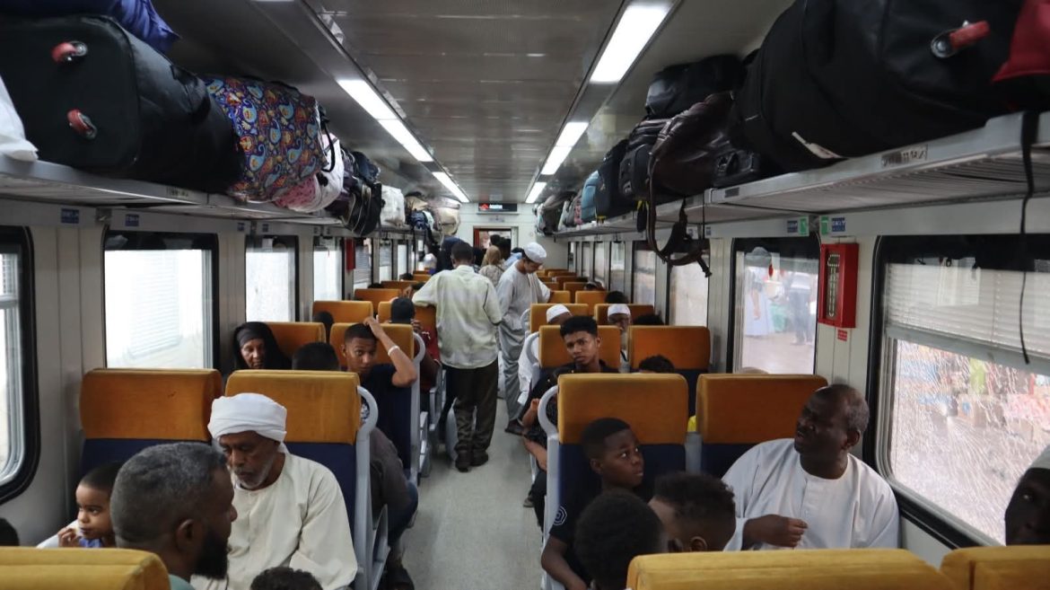 سكك حديد مصر: انطلاق القطار الرابع لتسهيل العودة الطوعية للأشقاء السودانيين