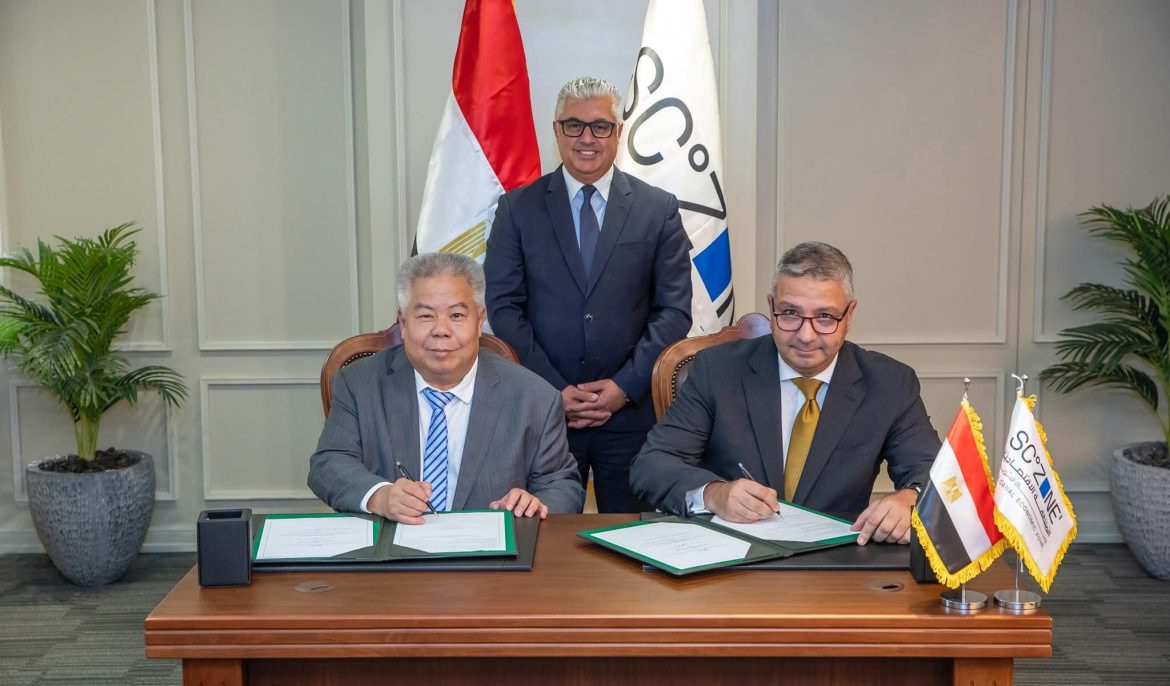 رئيس اقتصادية قناة السويس يوقع لإنتاج الأرضيات وألواح الجدران مع جيانغسو زيونج الصينية