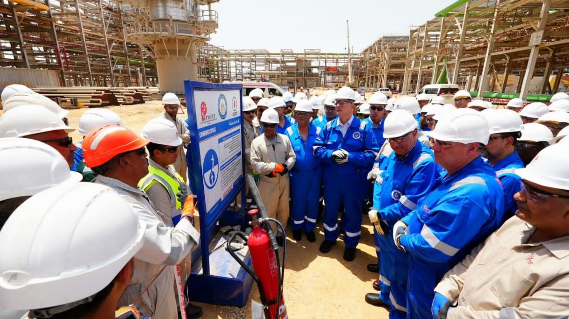  وزير البترول يزور معمل النصر للبترول ويتفقد مشروعات التطوير