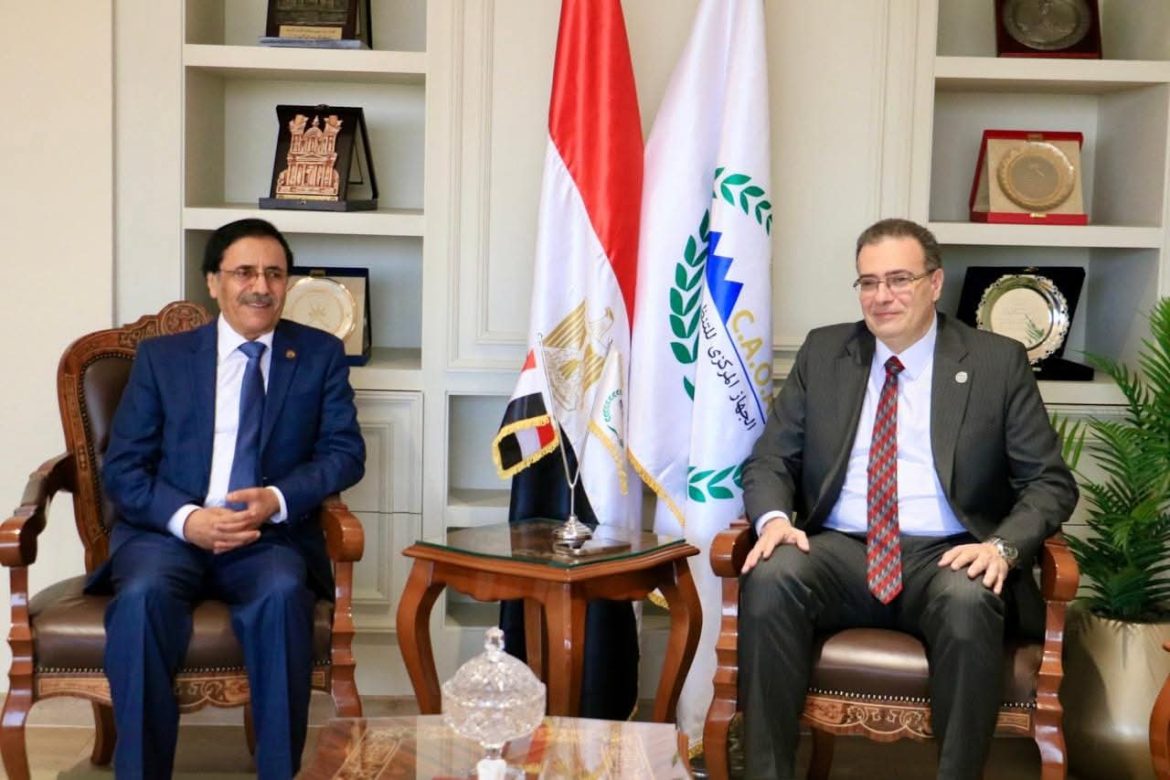 رئيس التنظيم والإدارة يبحث تطوير مهام المنظمة مع مدير المنظمة العربية للتنمية الإدارية 