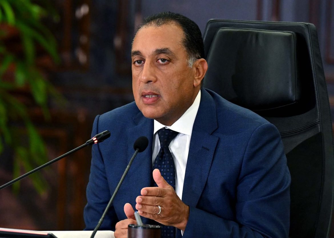 رئيس الوزراء يتناول تقريرا بشأن مبادرة خفض الأسعار من اتحاد الغرف التجارية