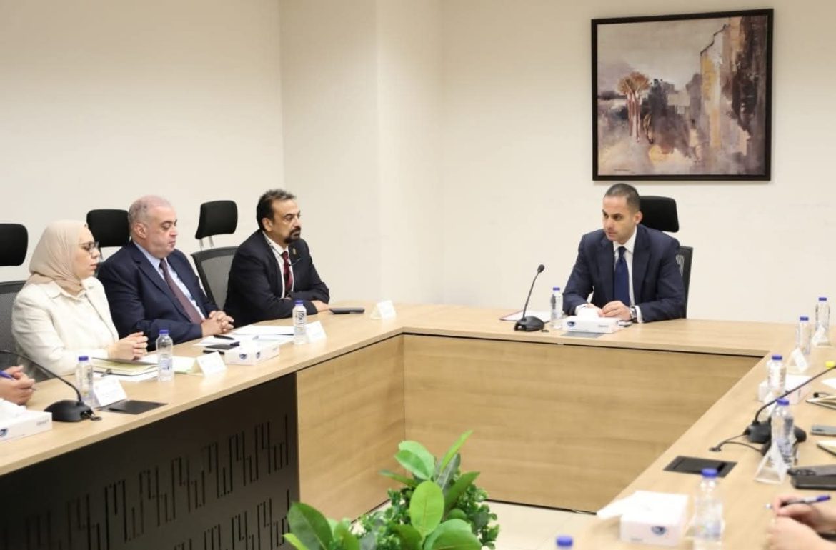 نائب وزير الصحة يبحث لتطوير منظومة المخازن الاستراتيجية والتموين الطبي