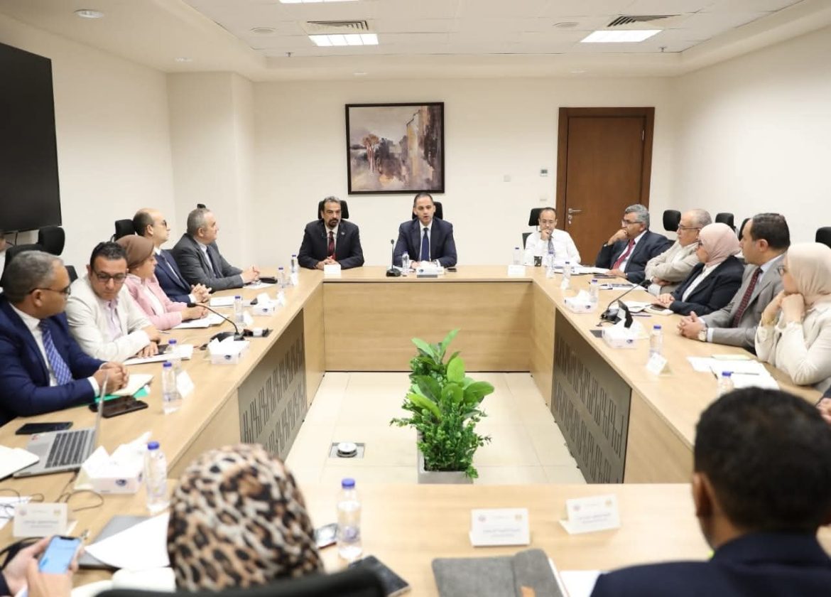 نائب وزير الصحة يجتمع لبحث تطبيق معايير السلامة والصحة المهنية في المنشآت الطبية نائب وزير الصحة يجتمع لبحث تطبيق معايير السلامة والصحة المهنية في المنشآت الطبية
