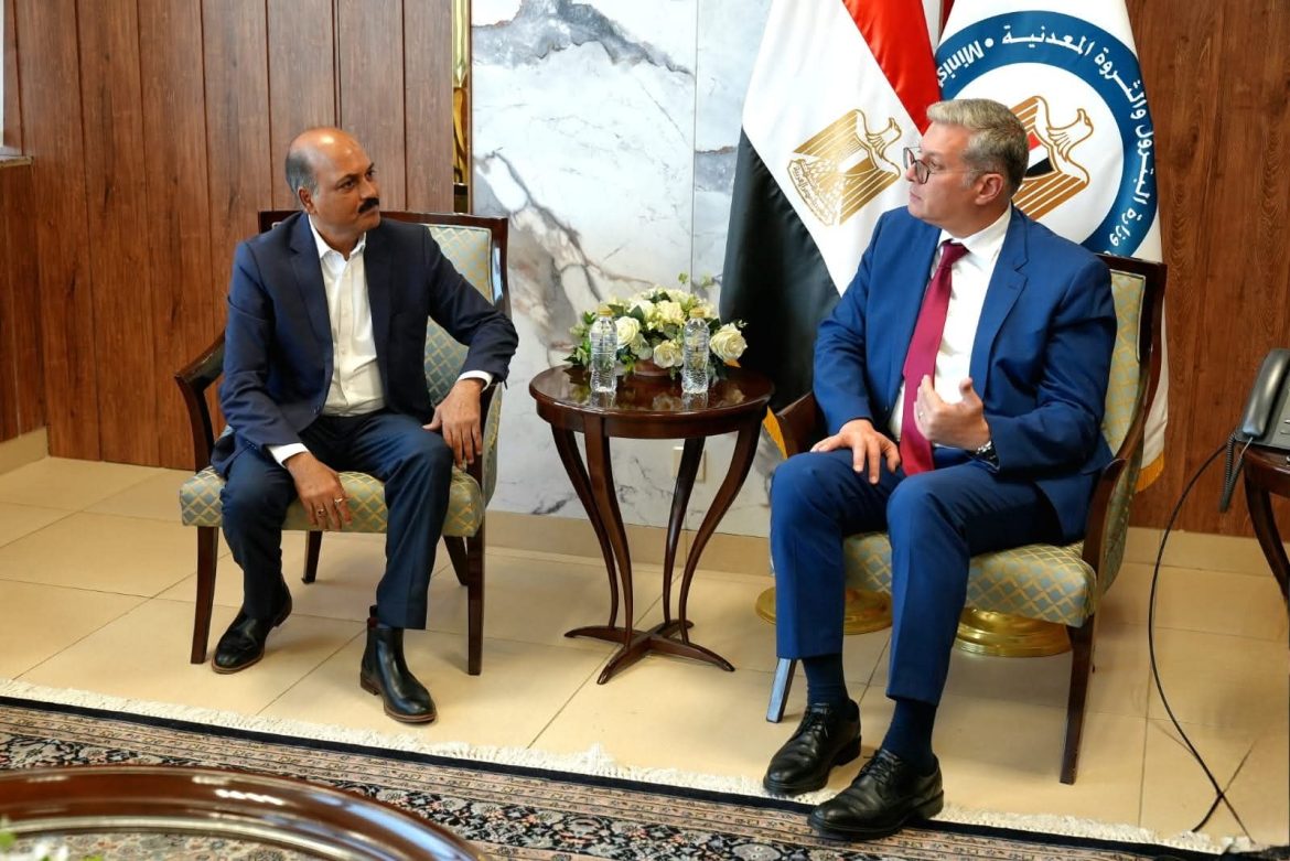 وزير البترول يعلن خطة الوزارة لتنفيذ برنامج مسح وحصر جيولوجى كامل