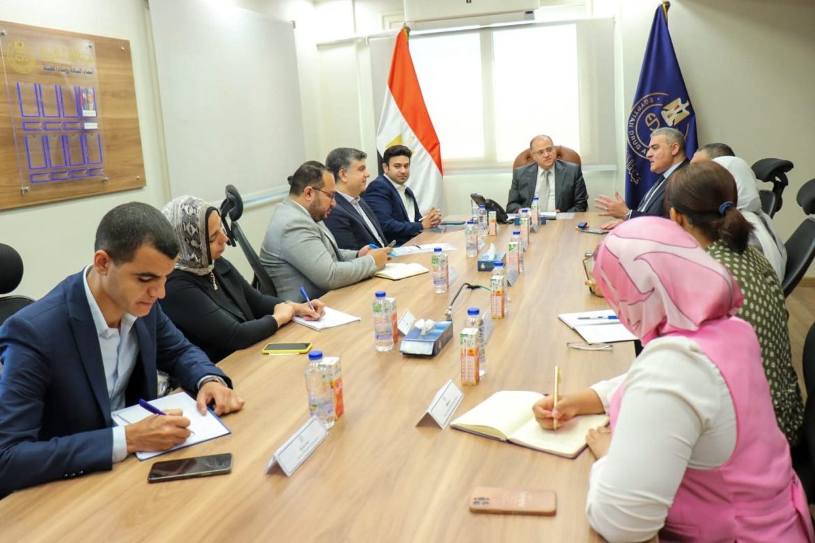 رئيس هيئة الدواء يجتمع مع الشركة المصرية لتجارة الأدوية لدعم المنظومة الصحية