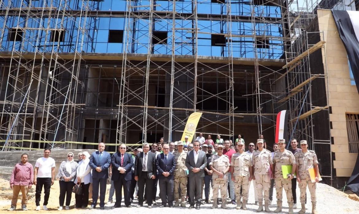 وزير الصحة يتفقد مشروع إنشاء مستشفى التأمين الصحي بالعاصمة الإدارية 2