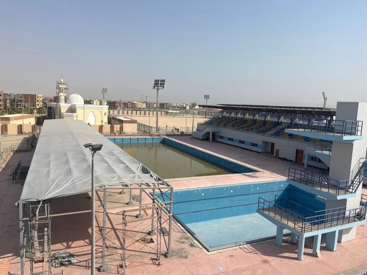 وزير الإسكان يتابع المشروعات السكنية والمرافق بمدينة قنا الجديدة