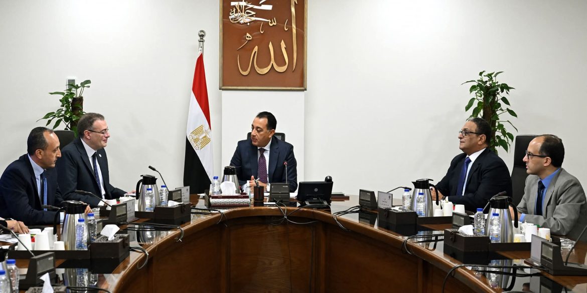 رئيس الوزراء يبحث جهود الجهاز المركزي للتنظيم والإدارة في تطوير العمل الإداري  رئيس الوزراء يبحث جهود الجهاز المركزي للتنظيم والإدارة في تطوير العمل الإداري