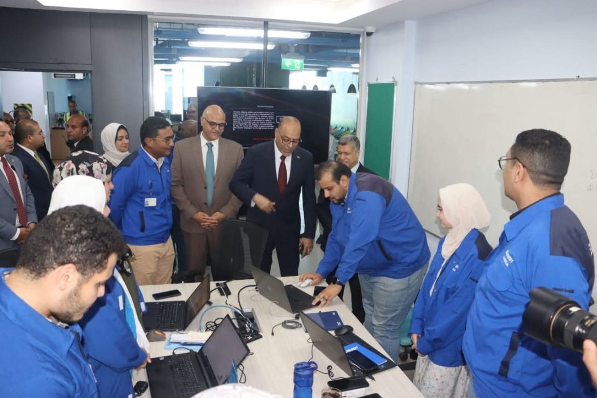 وزير العمل يزور مركز العربي للبحوث والتطوير بمدينة بنها لتشجيع الاستثمار وزير العمل يزور مركز العربي للبحوث والتطوير بمدينة بنها لتشجيع الاستثمار