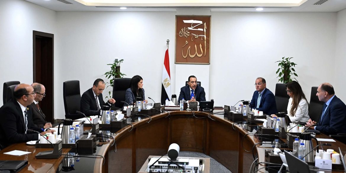 رئيس الوزراء يبحث زيادة الاعتمادات المالية المخصصة لصيانة المنشآت الحكومية في موازنة الدولة