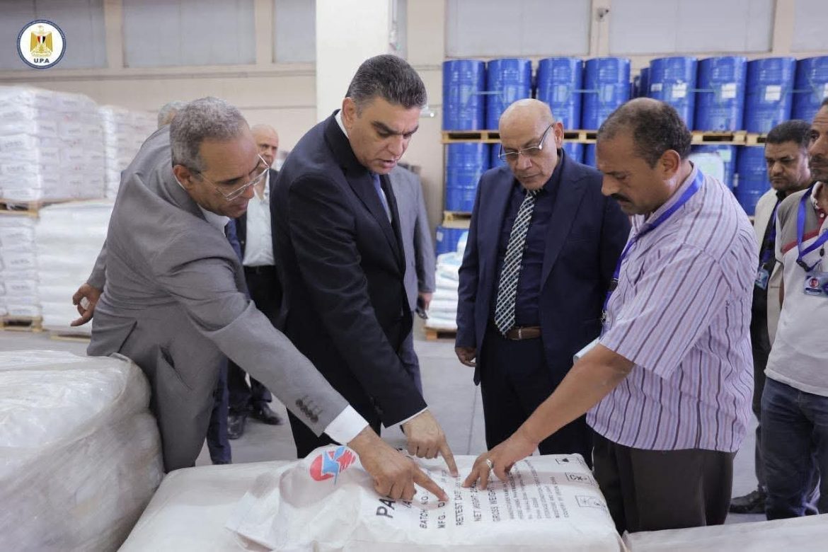 رئيس هيئه الشراء الموحد يتفقد صيدليات الإسعاف ومخازن شركة الجمهورية بالإسكندرية