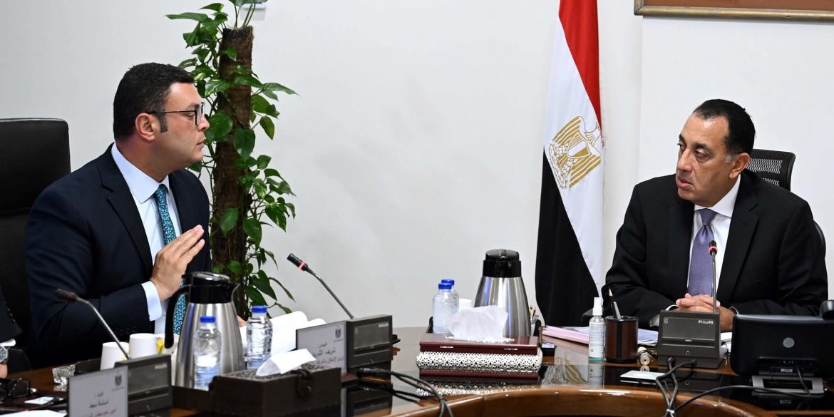 رئيس الوزراء يتابع مع وزير الإسكان موقف سكن لكل المصريين ومبادرة بيتك في مصر