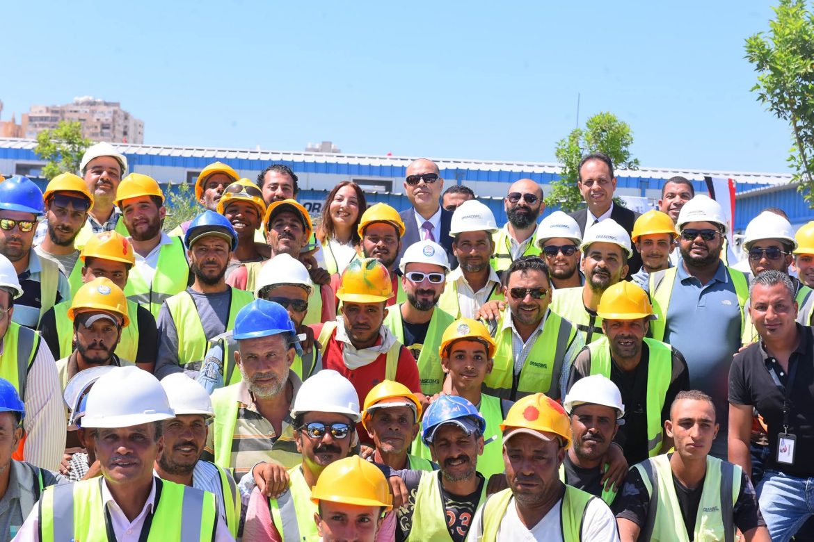 وزير العمل يزور موقع النحاس للمترو الجديد بالإسكندرية 