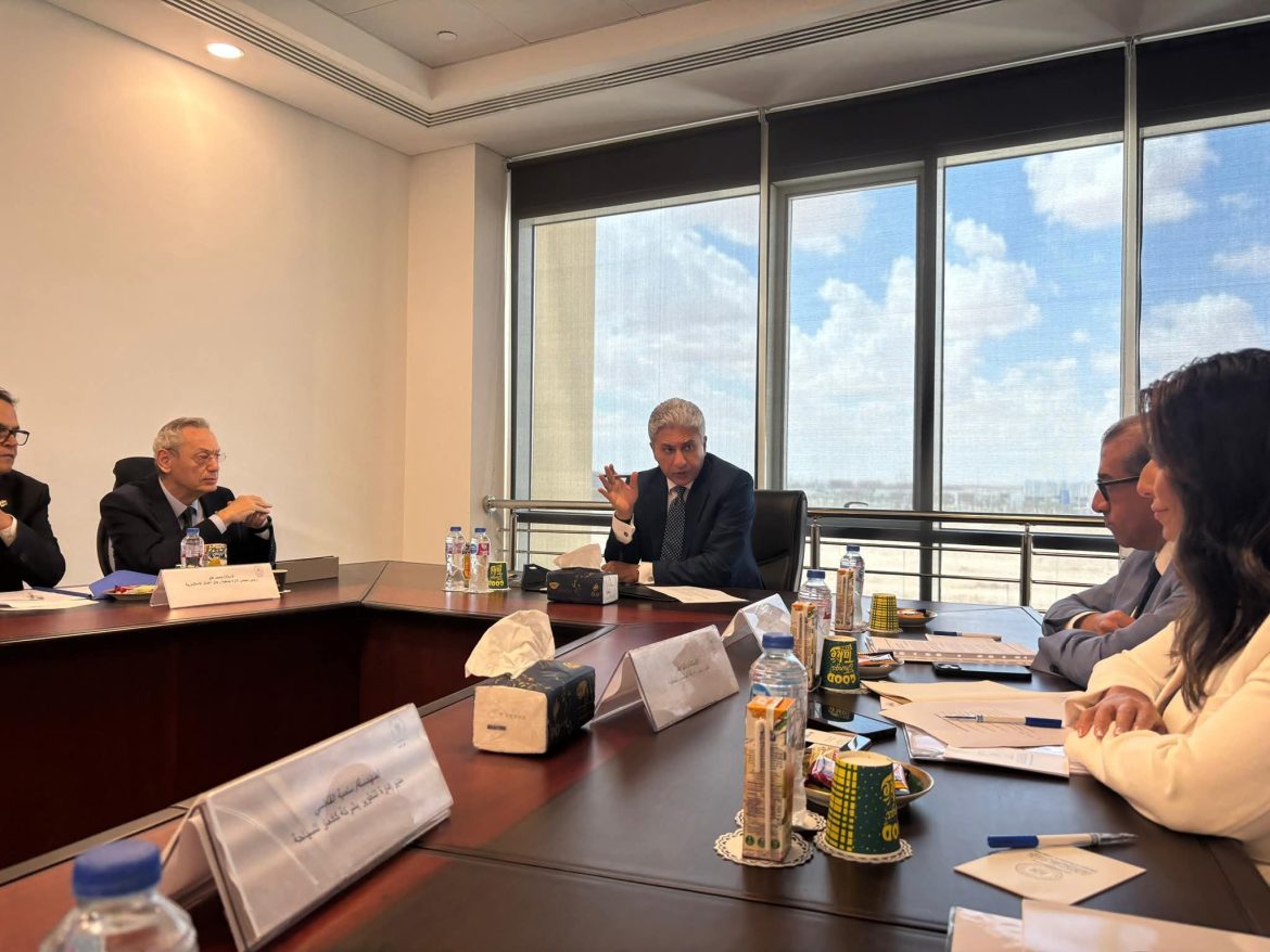 وزير السياحة يبحث سبل تعزيز الاستثمارات السياحية مع إدارة جمعية رجال أعمال الإسكندرية