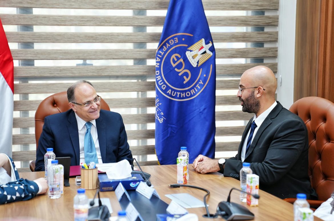 رئيس هيئة الدواء يبحث تيسير إجراءات تسجيل واستيراد المستحضرات الدوائية