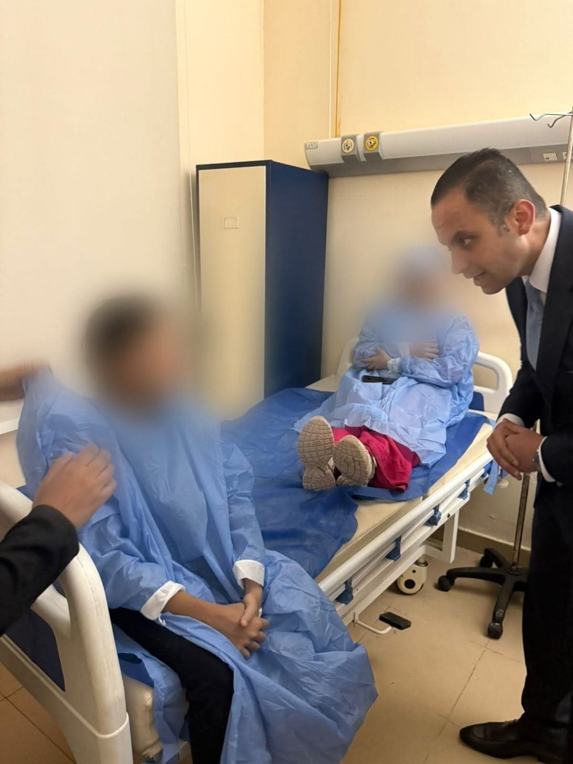 نائب وزير الصحة يطمئن على الحالات الصحية لمصابي حادث قطار مطروح في مستشفيي الضبعة ورأس الحكمة