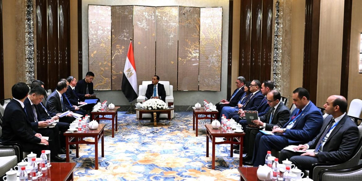 رئيس الوزراء يبحث مع رئيس شركة هندسة الطاقة الصينية تحلية المياه في مصر