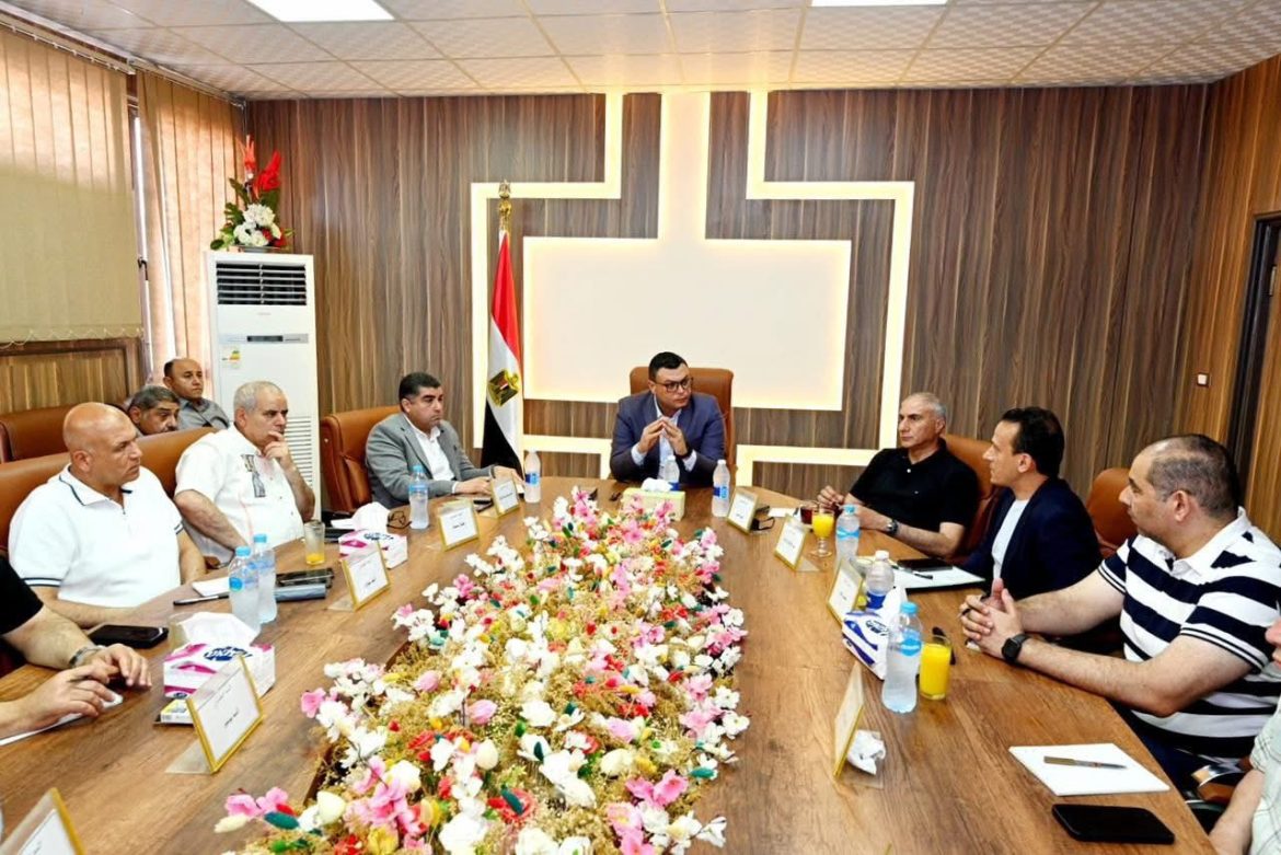 وزير الإسكان يتابع سير العمل بمختلف القطاعات بالمدينة.. وموقف المشروعات الجاري تنفيذها