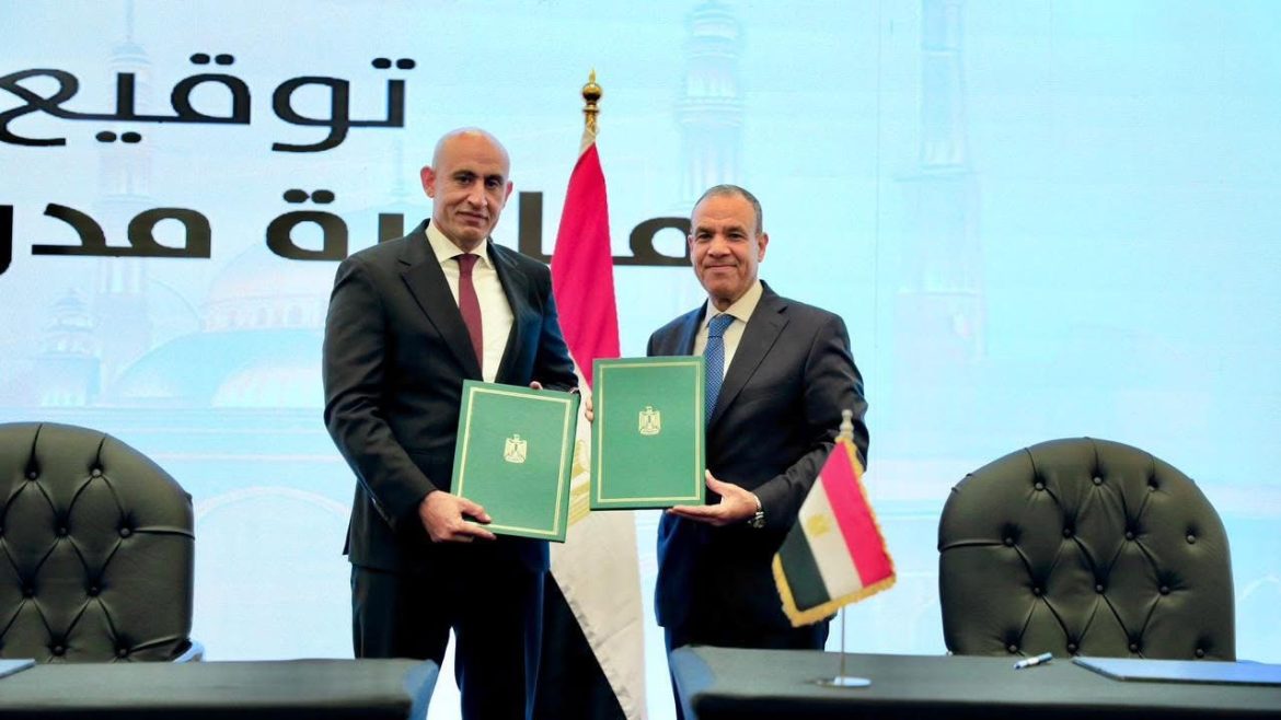 وزارتا الخارجية والتربية والتعليم تطلقان مبادرة “مدرستك في مصر” لأبناء المصريين في الخارج وزارتا الخارجية والتربية والتعليم تطلقان مبادرة "مدرستك في مصر" لأبناء المصريين في الخارج