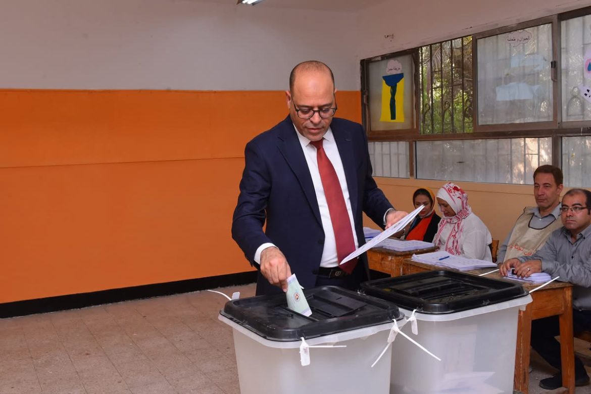 وزير العمل يدعو الشعب المصري وفي القلب منه الملايين من العمال بالمشاركة في "الحق الانتخابي"