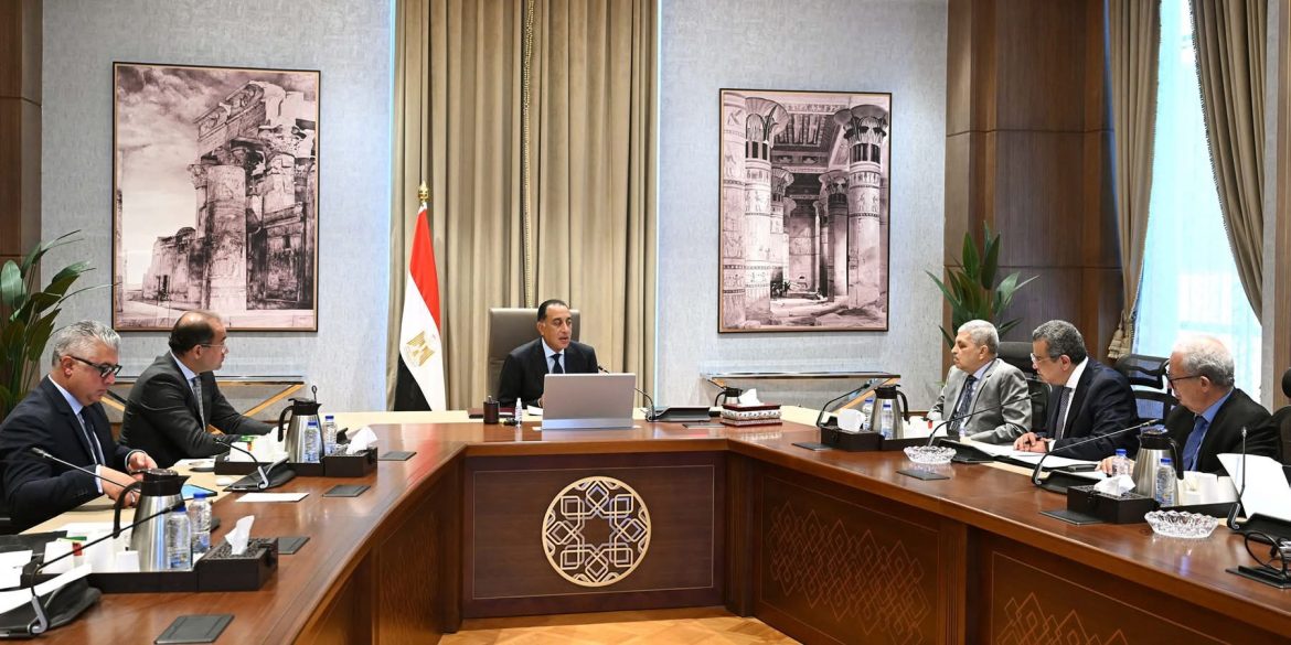 رئيس الوزراء يتابع جهود إعادة هيكلة الهيئات الاقتصادية