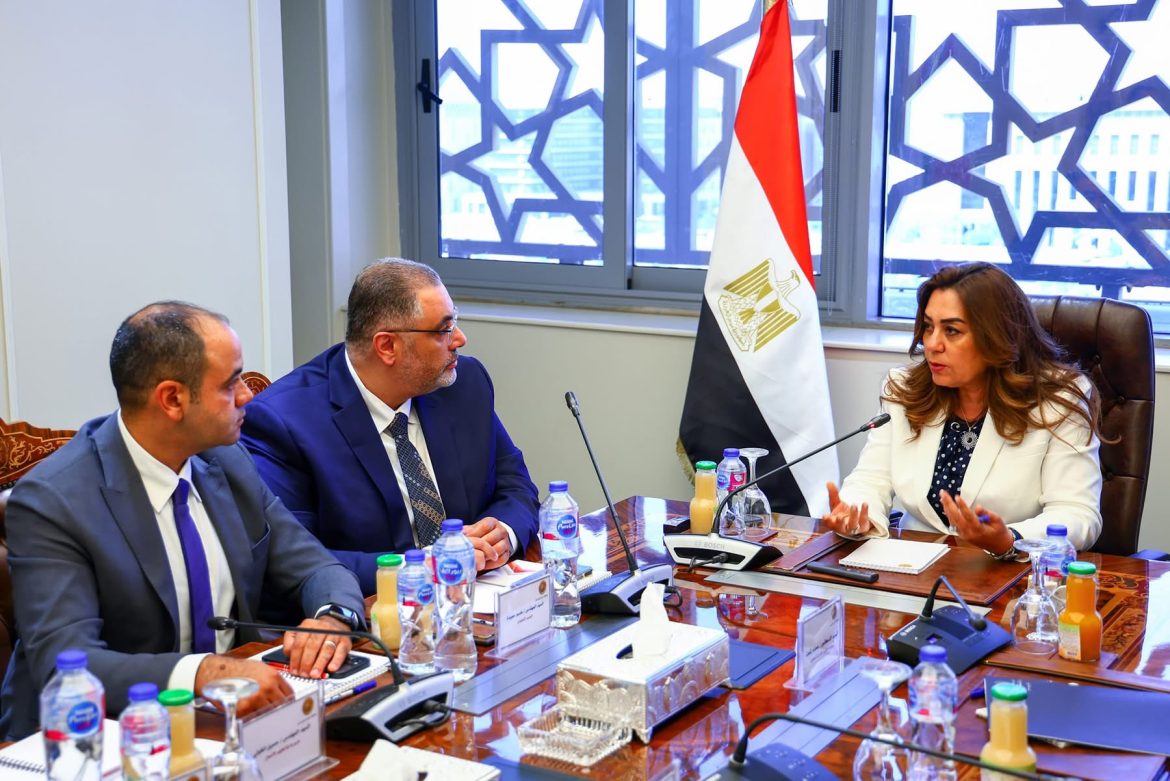 وزيرة التنمية المحلية تستقبل وفد من شركة ازري العالمية لبحث مجالات التعاون المستقبلي بين الجانبين