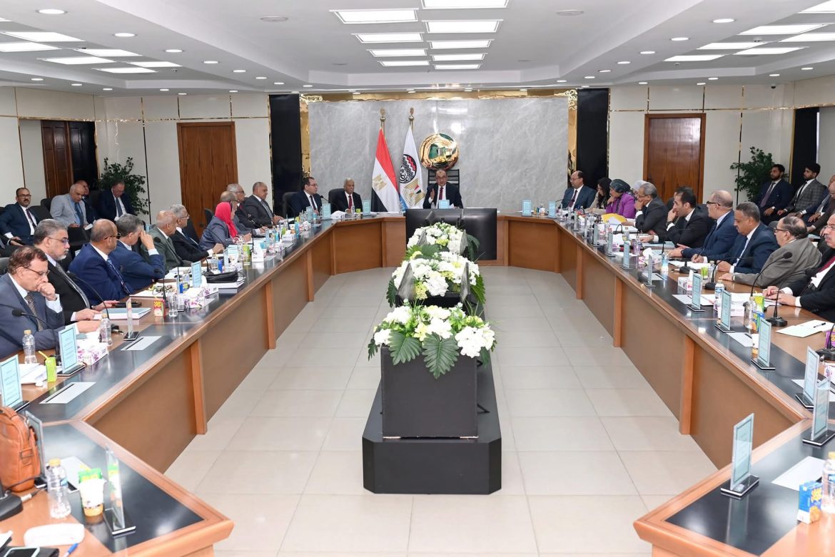 القابضة للغزل تستهدف أرباحًا لأول مرة منذ عقود.. وإيرادات متوقعة تتجاوز 19 مليار جنيه