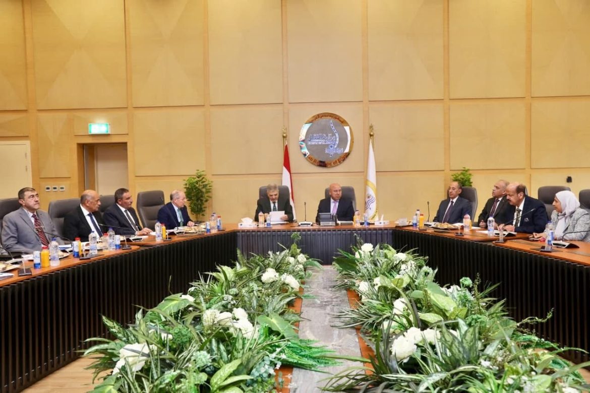 وزير الصناعة يترأس أعمال الجمعية العمومية العادية لشركة قناة السويس لتنمية الموانئ البحرية