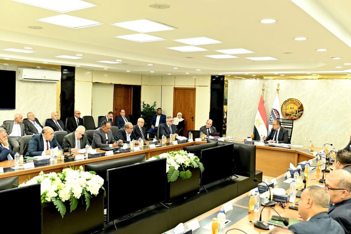 "عمومية القابضة للتشييد" برئاسة وزير قطاع الأعمال العام تعتمد الموازنة التخطيطية لعام 2025-2026