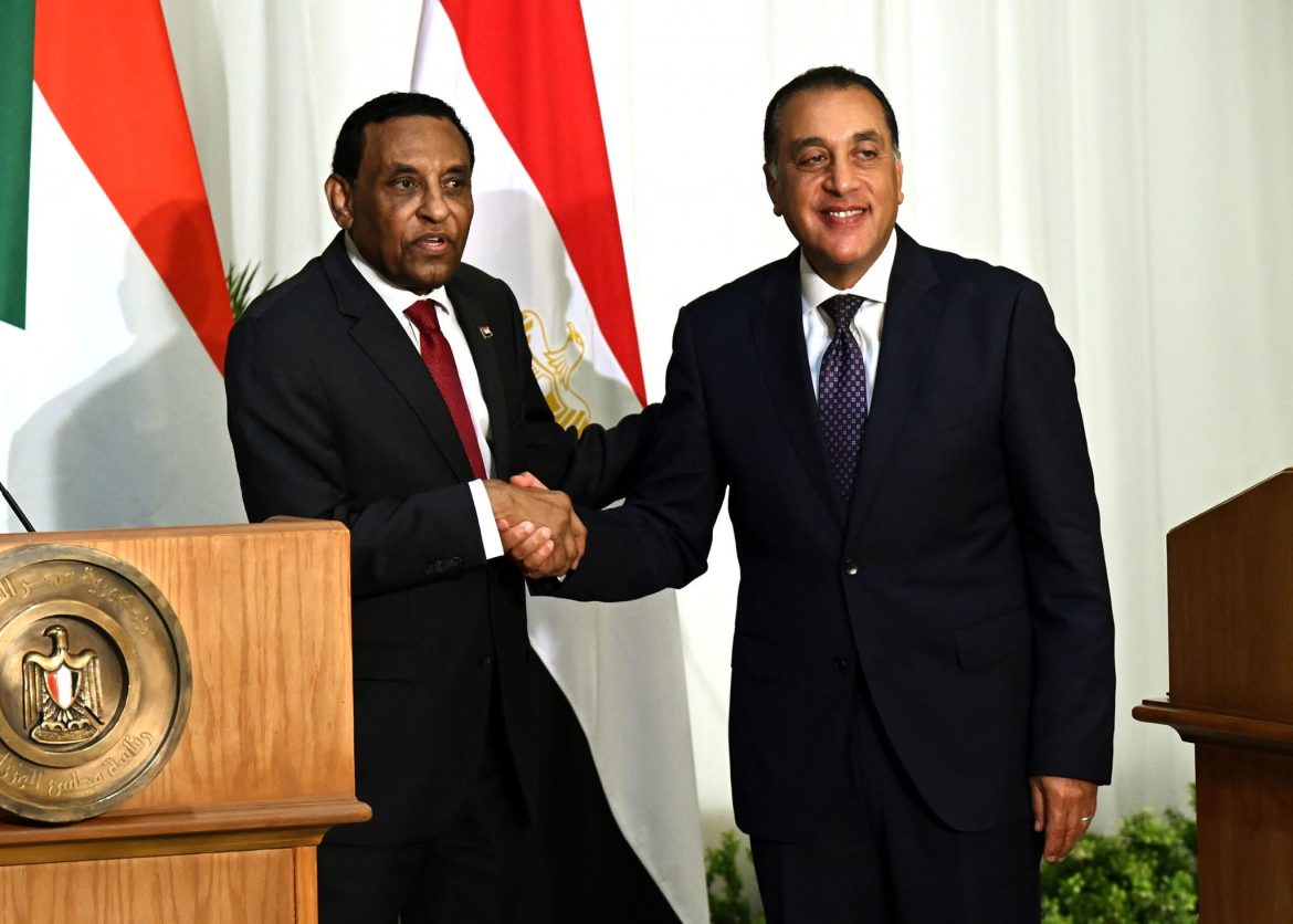 رئيس وزراء السودان: العهد مع مصر لن ينكسر.. والرؤية الثاقبة التي اتفقنا عليها سوف تكون رؤية كُلية لمصلحة بلدينا ولأجيال المستقبل
