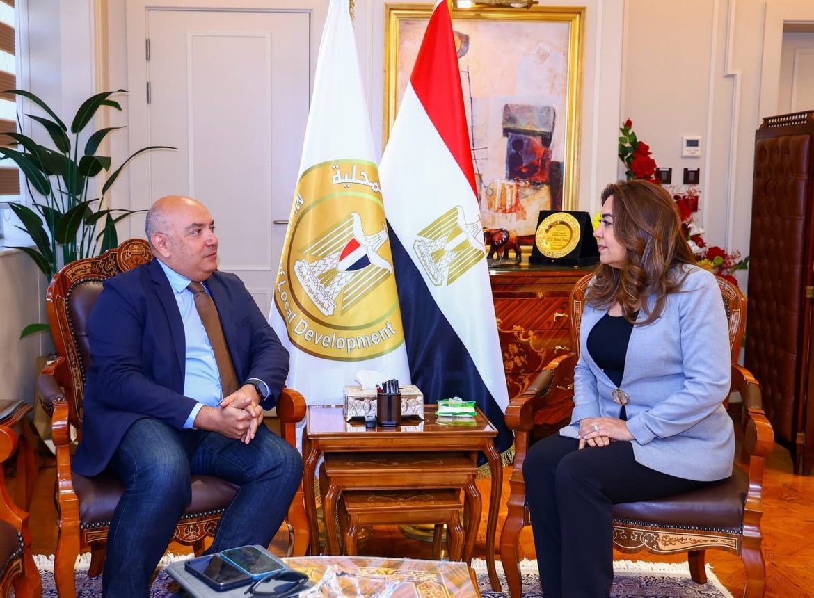 استقبلت الدكتورة منال عوض وزيرة التنمية المحلية ، المهندس سهيل العبد رئيس قطاع تطوير الاستراتيجيات الدولية بشركة ( Esri ) العالمية المتخصصة فى مجال نظم المعلومات الجغرافية استقبلت الدكتورة منال عوض وزيرة التنمية المحلية ، المهندس سهيل العبد رئيس قطاع تطوير الاستراتيجيات الدولية بشركة ( Esri ) العالمية المتخصصة فى مجال نظم المعلومات الجغرافية