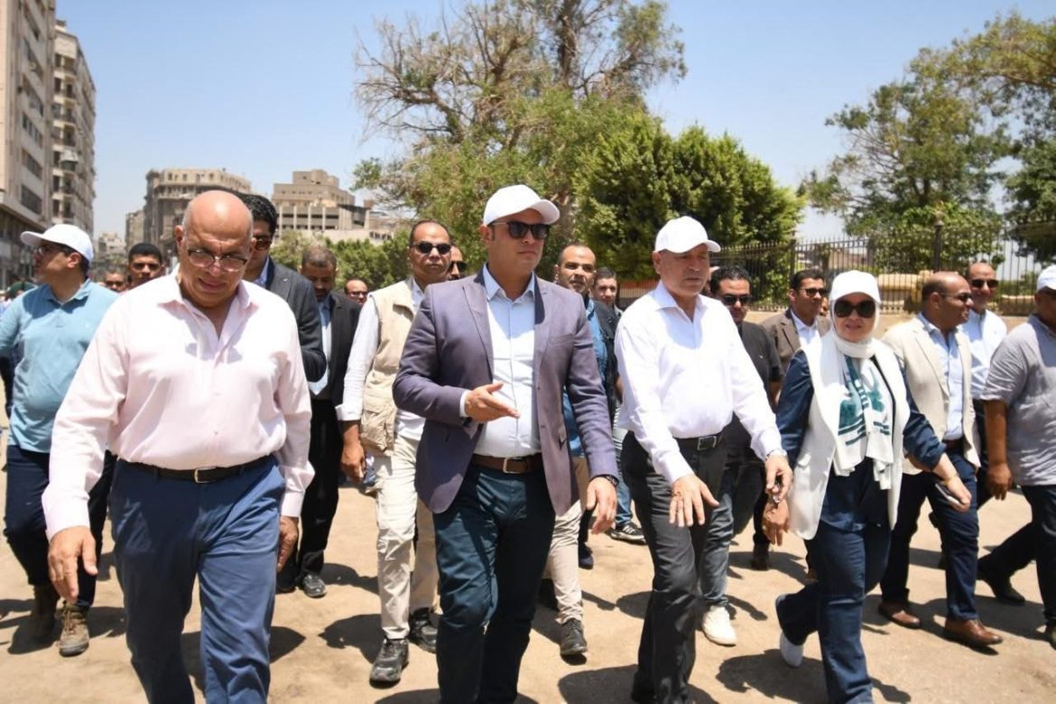 وزير الإسكان ومحافظ القاهرة يتفقدان مشروع إحياء حديقة الأزبكية ضمن مشروعات تطوير القاهرة الخديوية