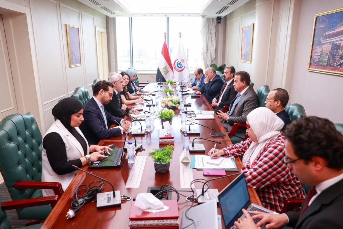 وزير الصحة يستقبل مستشار الرئيس الكولومبي لتعزيز التعاون في تقديم المساعدات الطبية للأشقاء الفلسطينيين في قطاع غزة