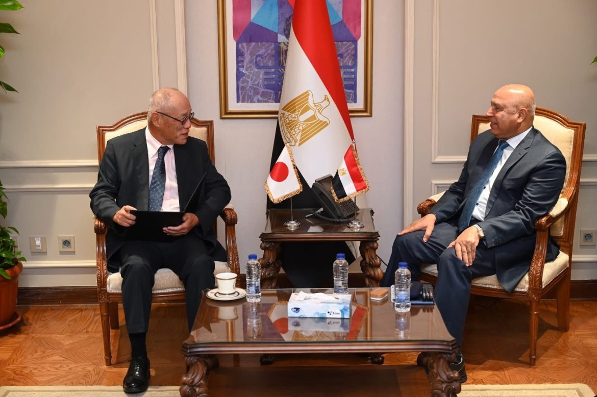 وزير الصناعة يستقبل السفير الياباني بالقاهرة لمتابعة الموقف التنفيذي للمشروعات المشتركة وزير الصناعة يستقبل السفير الياباني بالقاهرة لمتابعة الموقف التنفيذي للمشروعات المشتركة