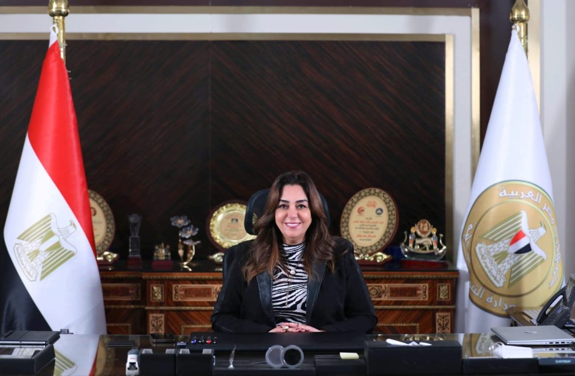 وزيرة التنمية المحلية تستعرض تقريرًا حول نتائج المرور الميداني على 6 مراكز تكنولوجية بمحافظة بني سويف