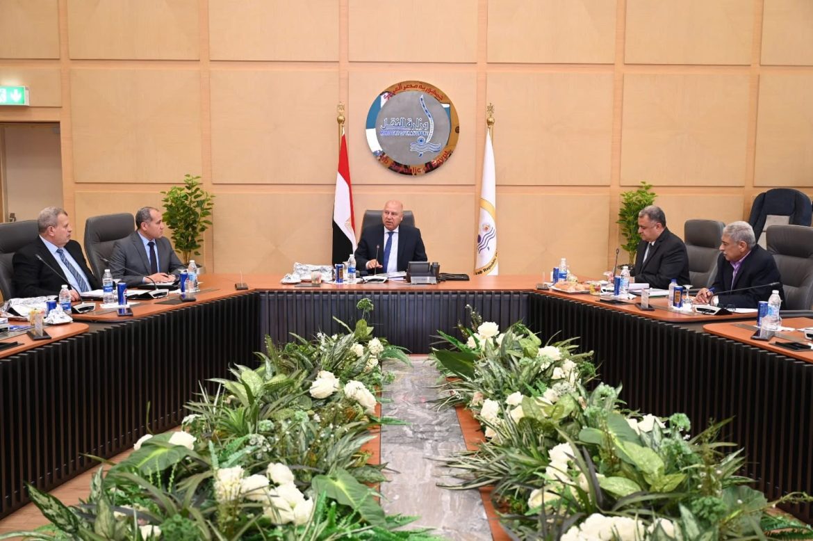 وزير الصناعة يترأس اجتماع الجمعية العمومية العادية لشركة السكك الحديدية للخدمات المتكاملة وزير الصناعة يترأس اجتماع الجمعية العمومية العادية لشركة السكك الحديدية للخدمات المتكاملة