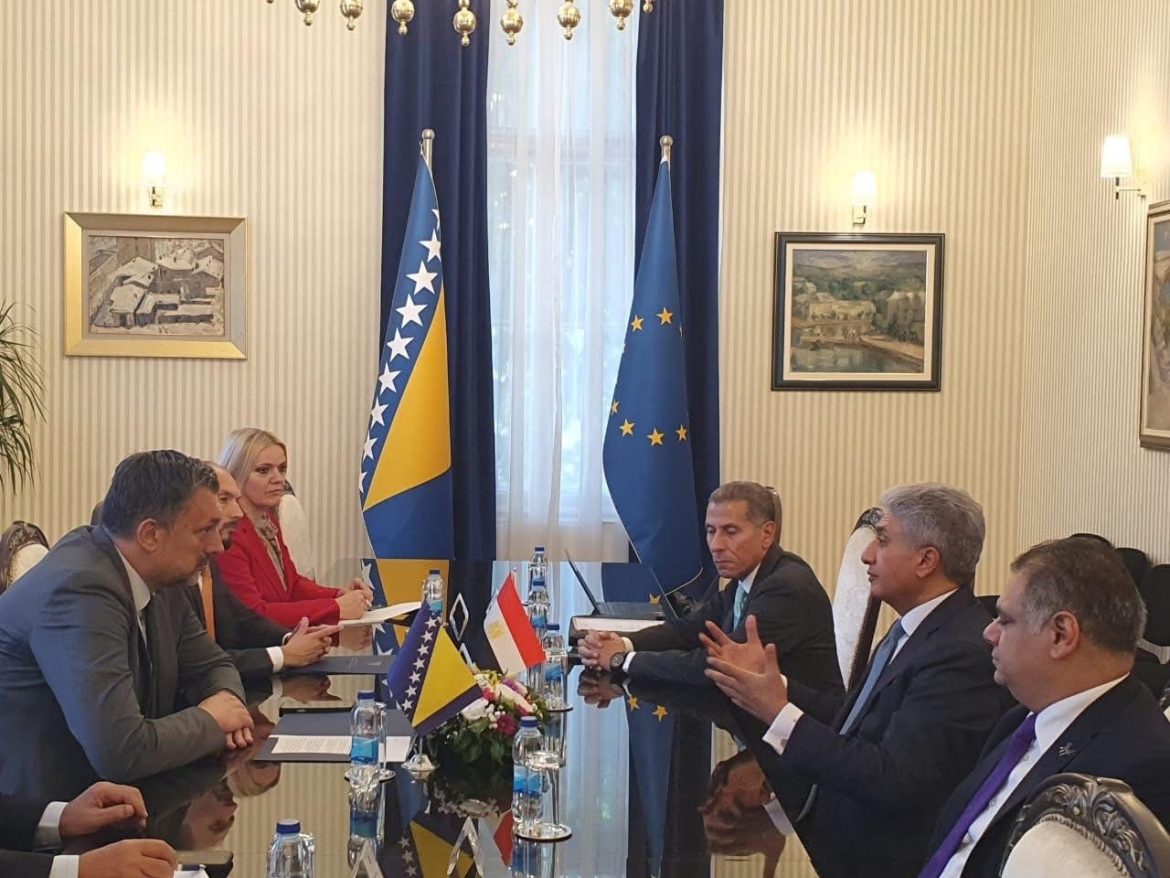 وزير السياحة يستهل زيارته الرسمية للبوسنة والهرسك بلقاء وزير الخارجية لتعزيز التعاون المشترك